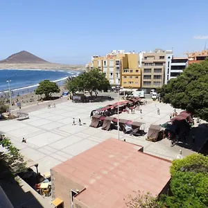 https://playa-grande-medano.in-canary-islands.com
