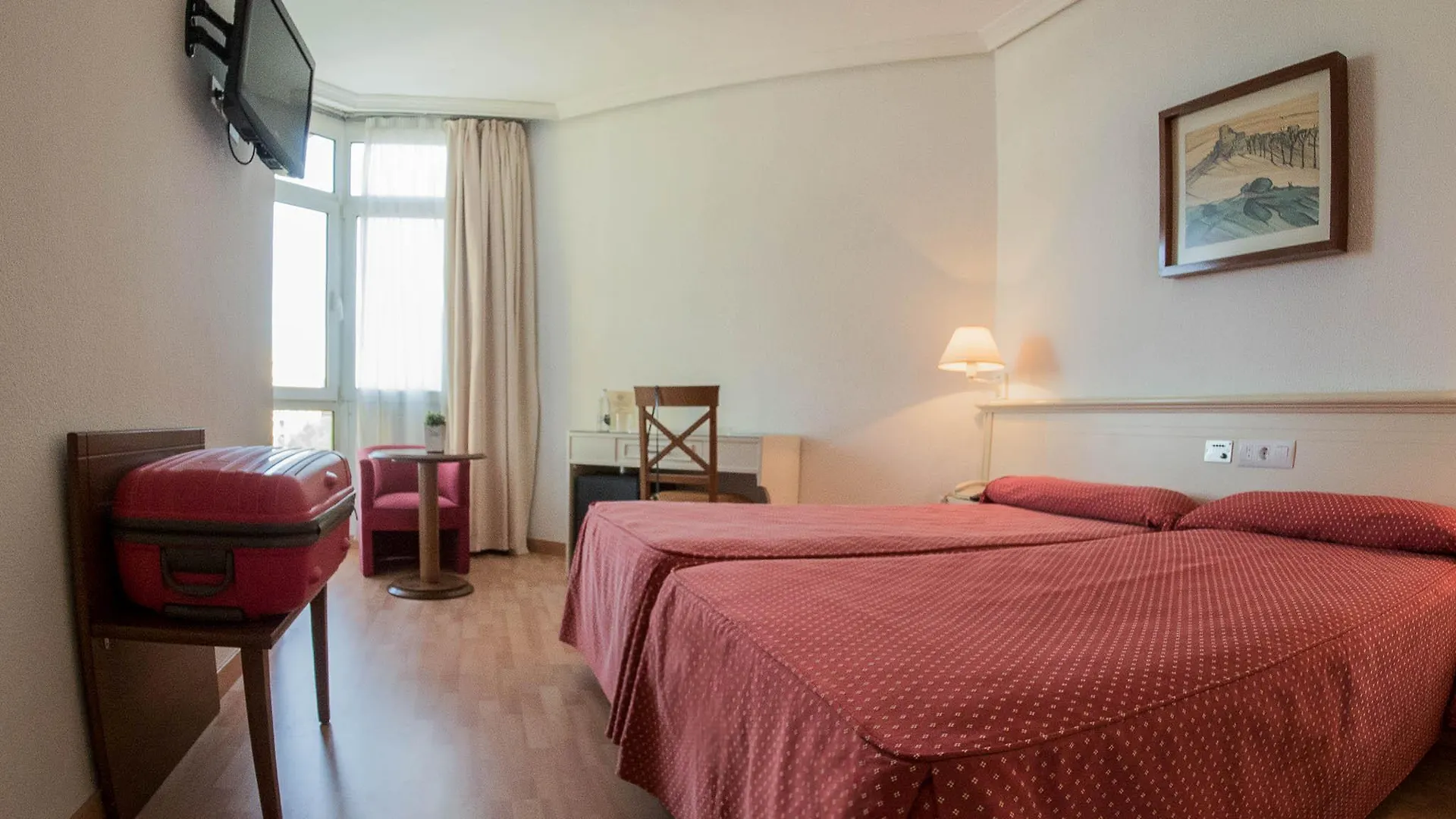 Hotel Pasarela Sevilla 4*,