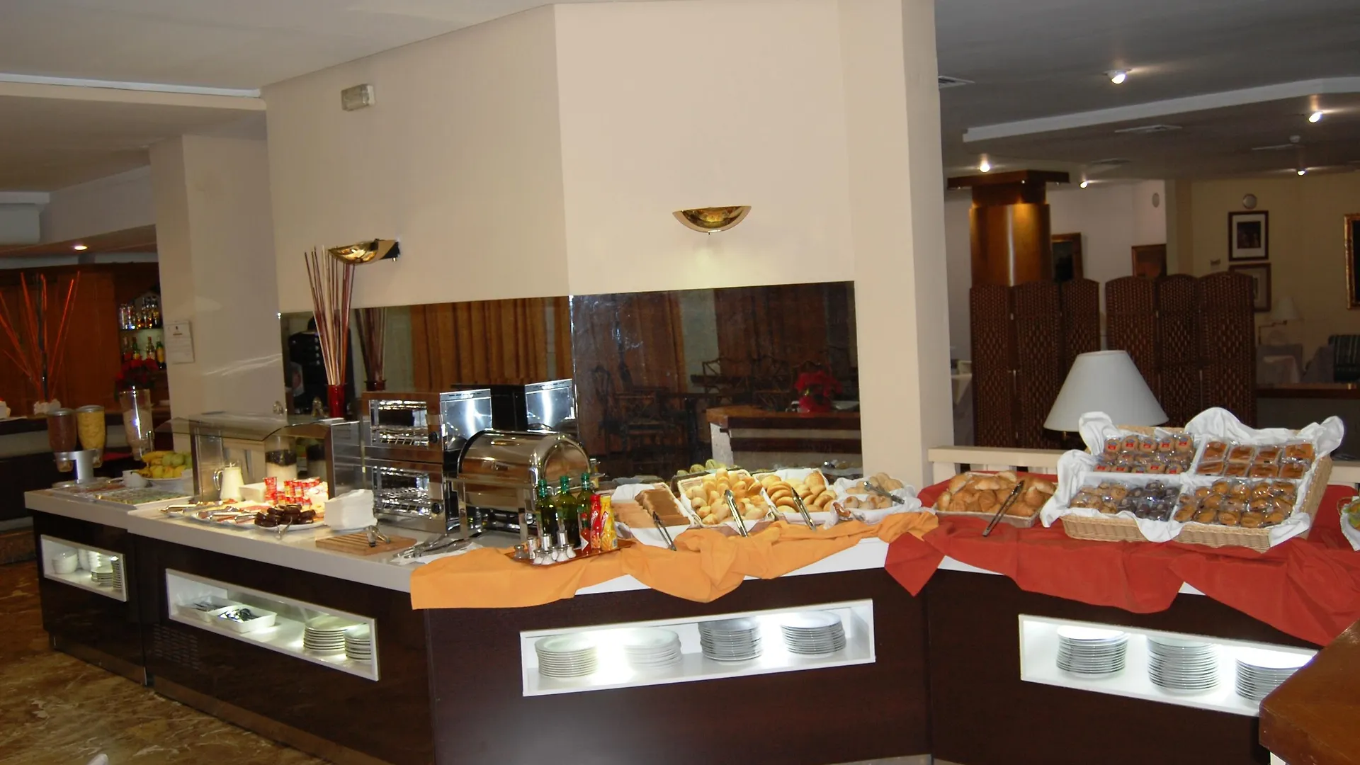 Hotel Pasarela Sevilla 4*,
