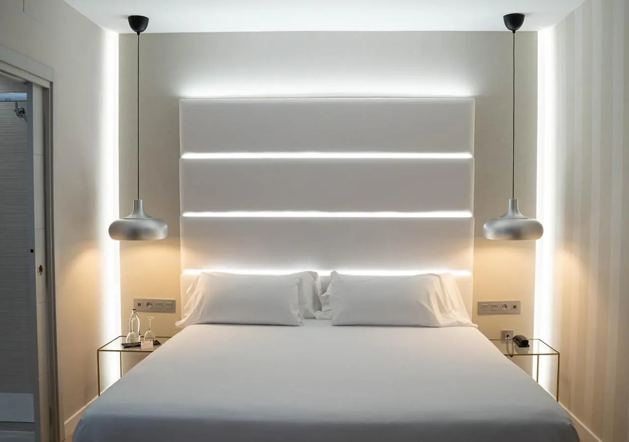 Hotel Pasarela Sevilla 4*,